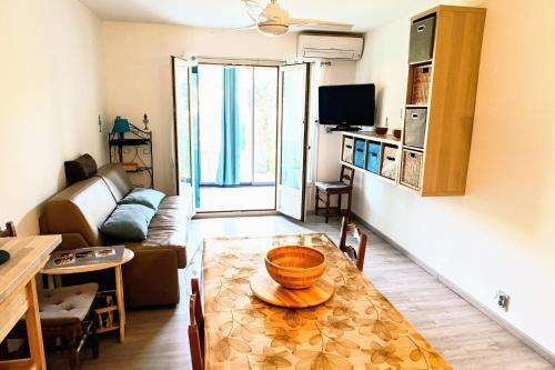 Well equipped studio with terrace Sanary-sur-Mer