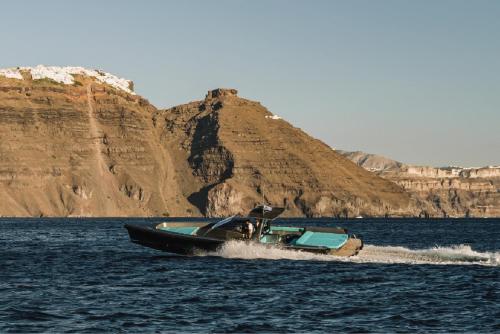 Santorini Private Tour - Sunny Zeus