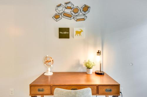 a desk with a lamp and a chair in a room at Less Than 1 Mi to Tubing Sleek Condo in Downtown Helen in Helen