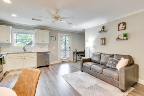 Un lugar para sentarse en Walkable Condo 3 Mi to Unicoi State Park
