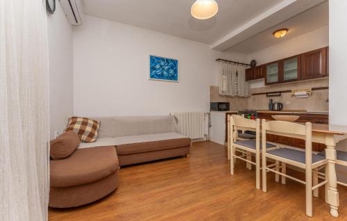 2 Bedroom Beautiful Apartment In Biograd Na Moru