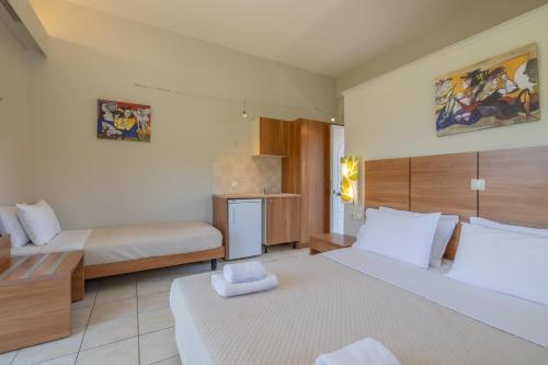 Ένα ή περισσότερα κρεβάτια σε δωμάτιο στο Klonis Hotel