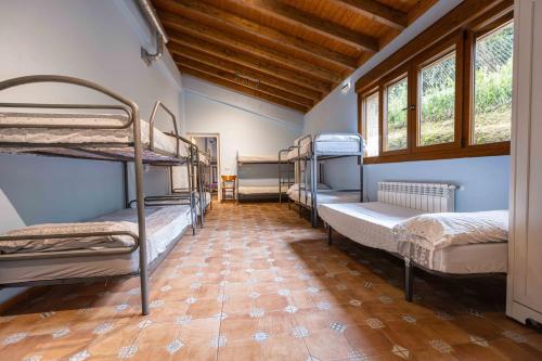 Letto o letti in una camera di Albergue Las Mimosas del Nalón