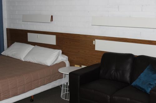Postel nebo postele na pokoji v ubytování Thomas Lodge Motel