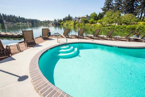 Lakeshore Inn Image