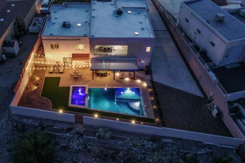 Πισίνα στο ή κοντά στο Sunset Oasis 7 Bedroom Family