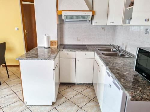 Apartma Jakob 2にあるキッチンまたは簡易キッチン