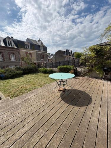 Photo de la galerie de l'établissement Charmante maison en bord de mer près d'Etretat, à Yport