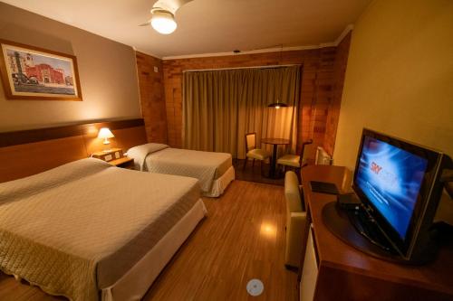 Μια τηλεόραση ή/και κέντρο ψυχαγωγίας στο Hotel Serra Nevada