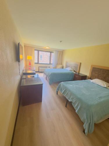 Ένα ή περισσότερα κρεβάτια σε δωμάτιο στο hilltop inn