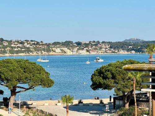 APPARTEMENT BANDOL CENTRE VILLE VUE MER au calme