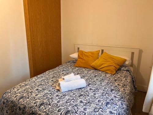 a bedroom with a bed with two towels on it at Camping Chalets Lac St-Augustin in Quebec City