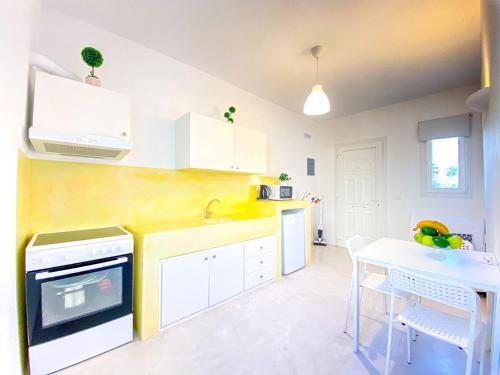 Kuhinja ili čajna kuhinja u objektu Excelent Apartment with Pool