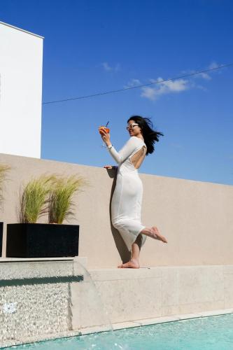Kolam renang di atau dekat dengan Kalinifta Rooms Luxury Style