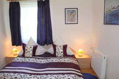 a bedroom with a bed with pillows and a window at Ferienwohnung Daun in Daun
