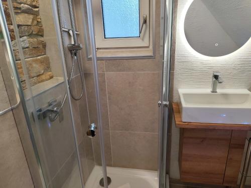 a bathroom with a shower and a sink at Ferienwohnung Daun in Daun