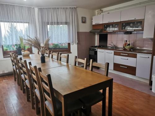 Kuchyň nebo kuchyňský kout v ubytování Casa Lac de Verde