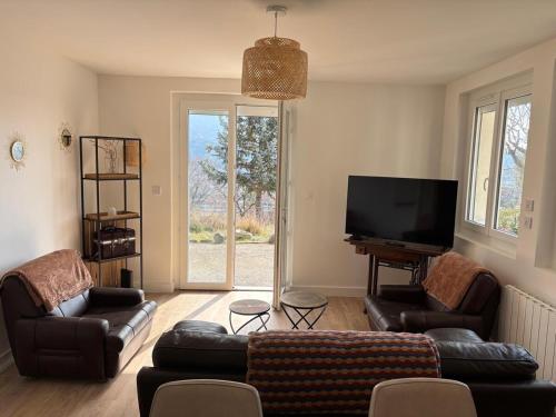 TV a/nebo společenská místnost v ubytování La Terrasse du Serre