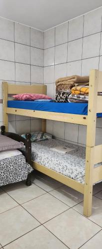 a room with two bunk beds in a room at Pousada Catarina - 2 in Maringá