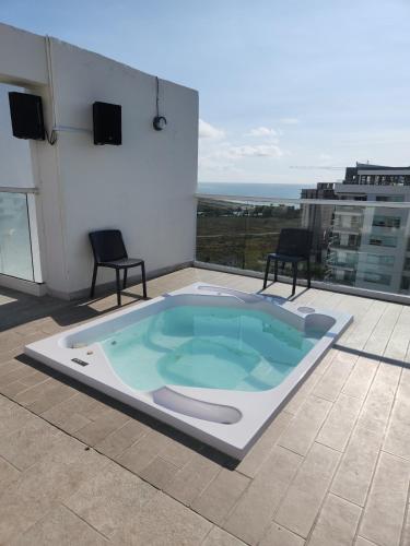 Bazén v ubytování Cartagena Exclusive Apartment with Jacuzzi nebo v jeho okolí