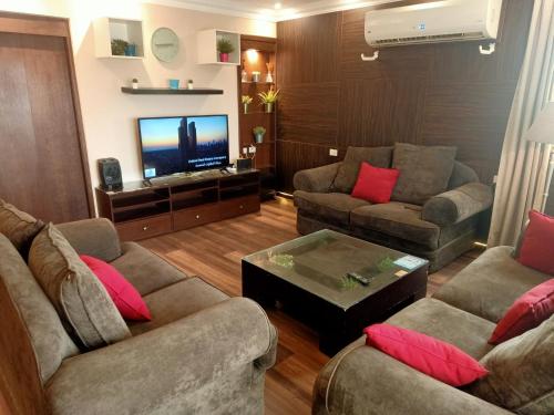 شقة مكرم عبيد - للعائلات العربية فقط