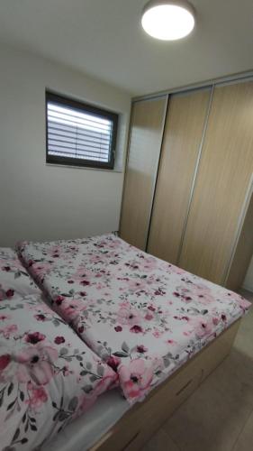 Apartmány Anamiにあるベッド