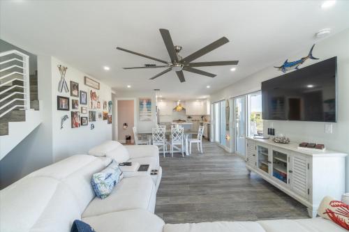 a living room with a white couch and a ceiling fan at Yeya's Hideaway in Big Pine Key
