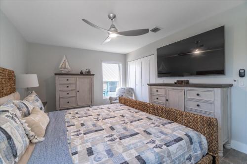 a bedroom with a bed and a flat screen tv at Yeya's Hideaway in Big Pine Key