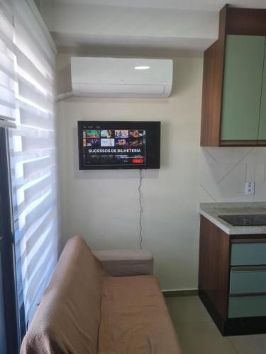 a living room with a couch and a tv on the wall at CURTAS DIÁRIAS E ACIMA DE 28 DIAS VALOR MENOR ver in Sao Paulo