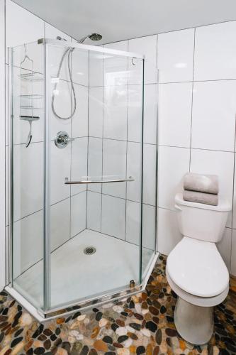 Un baño de Eagle - Cozy Tiny Home With Mountain Views