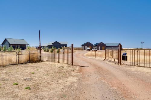 Gambar di galeri bagi Walk to Wineries Elgin Wine Country Retreat! di Elgin