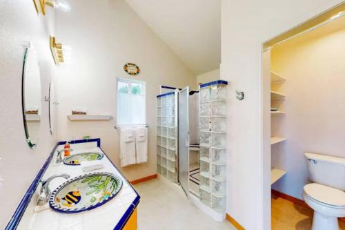 Phòng tắm tại Stunning Ocean View Getaway- Private and Serene