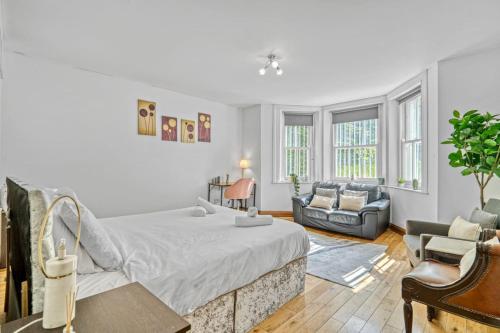 Et opholdsområde på 3BR Retreat in Redcliffe Gardens