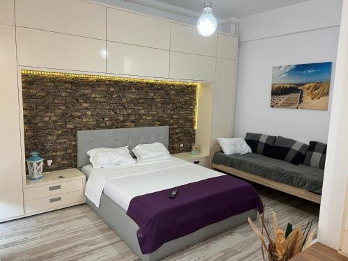 Llit o llits en una habitació de Lakeside Studio Mamaia Central