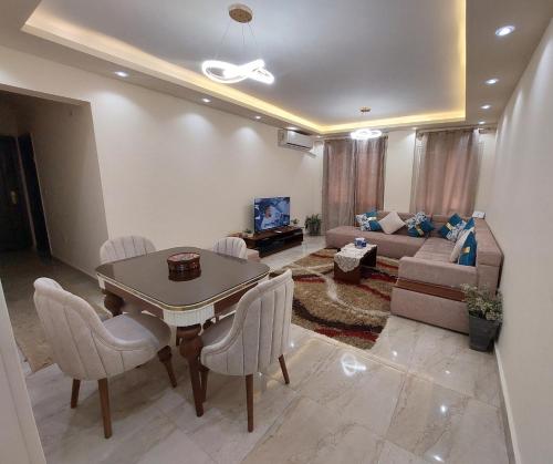 شقة مودرن بكمبوند جنة زايد 1