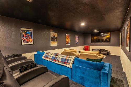 a living room with a blue couch and chairs at Big Oak Manor w/movie theater, hot tub, sleeping for 20! in Oakhurst