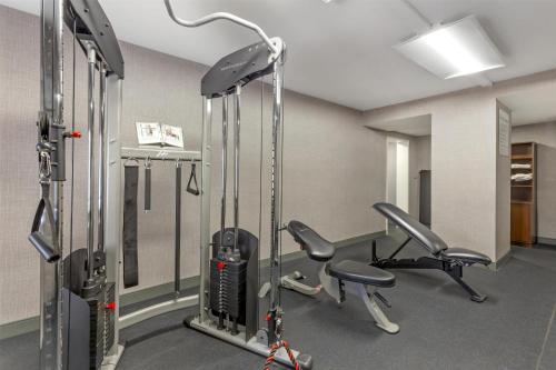 Γυμναστήριο ή/και όργανα γυμναστικής στο Best Western Plus Raleigh Crabtree Valley Hotel
