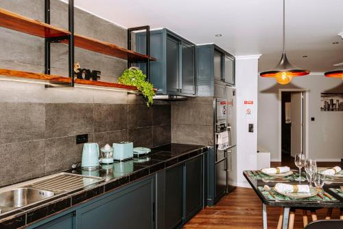 Dapur atau dapur kecil di Dark Yellow