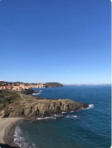 an aerial view of a beach and the ocean at Studio des fleurs in Céret
