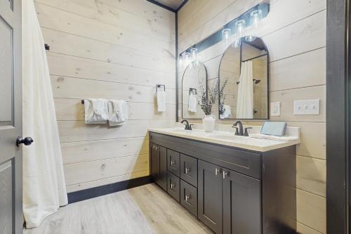 a bathroom with a sink and a mirror at Getaway Pointe in Sevierville