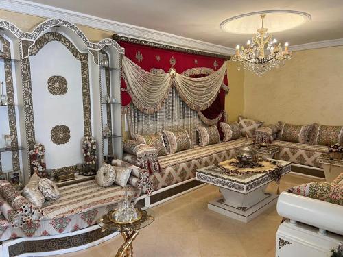 Villa à Bouanan Tétouanにあるシーティングエリア