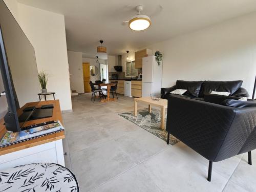 Photo de la galerie de l'établissement Le Rocher, Maisons C&S Fontanil, Grenoble Parking, à Fontanil-Cornillon