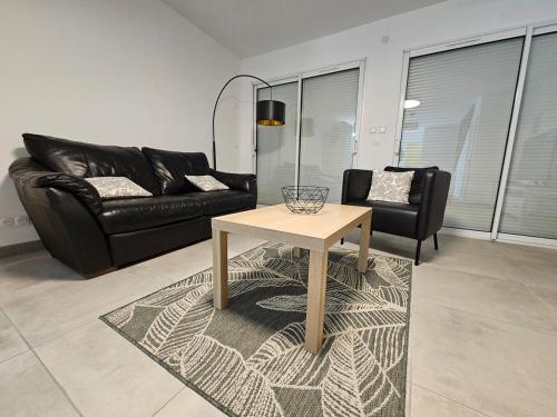 Photo de la galerie de l'établissement Le Rocher, Maisons C&S Fontanil, Grenoble Parking, à Fontanil-Cornillon