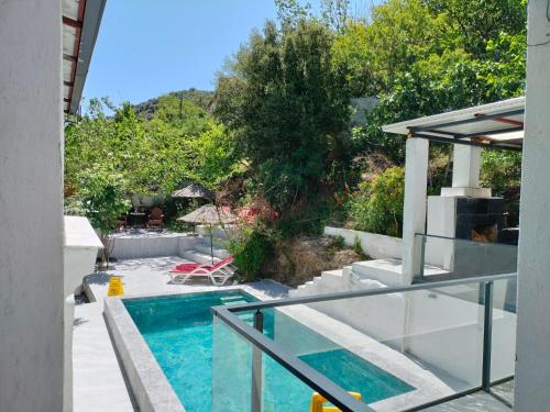 Πισίνα στο ή κοντά στο BayKus Guesthouse-Konukevi