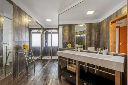 Ένα μπάνιο στο Villa Beausoleil by Homie