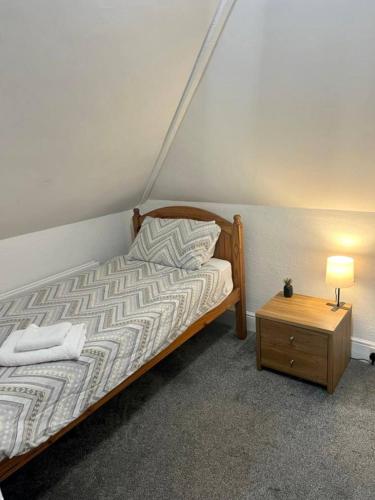 Katil atau katil-katil dalam bilik di St Joseph's Guest House