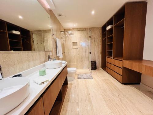 Ένα μπάνιο στο Mistiq Cabos Luxury Apartments by Paramo