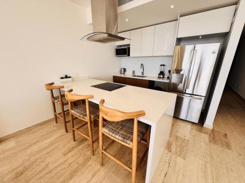 Η κουζίνα ή μικρή κουζίνα στο Mistiq Cabos Luxury Apartments by Paramo