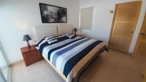 Postel nebo postele na pokoji v ubytování Sciathos Villa