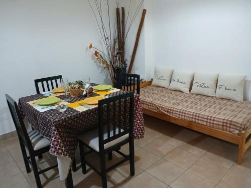a table and a couch with a table and chairs at Dasa Rosario in Rosario